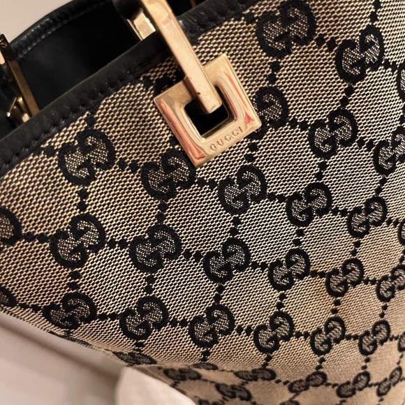 Gucci Monogram Vintage Bucket Bag - Picture 4 of 15